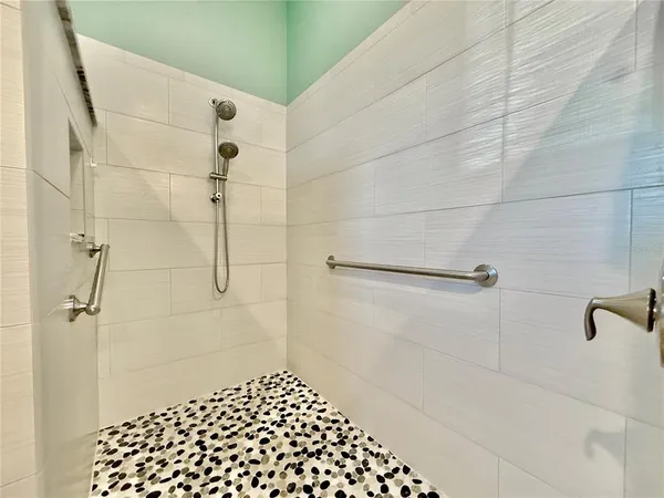 a view of a house with backyard and porch