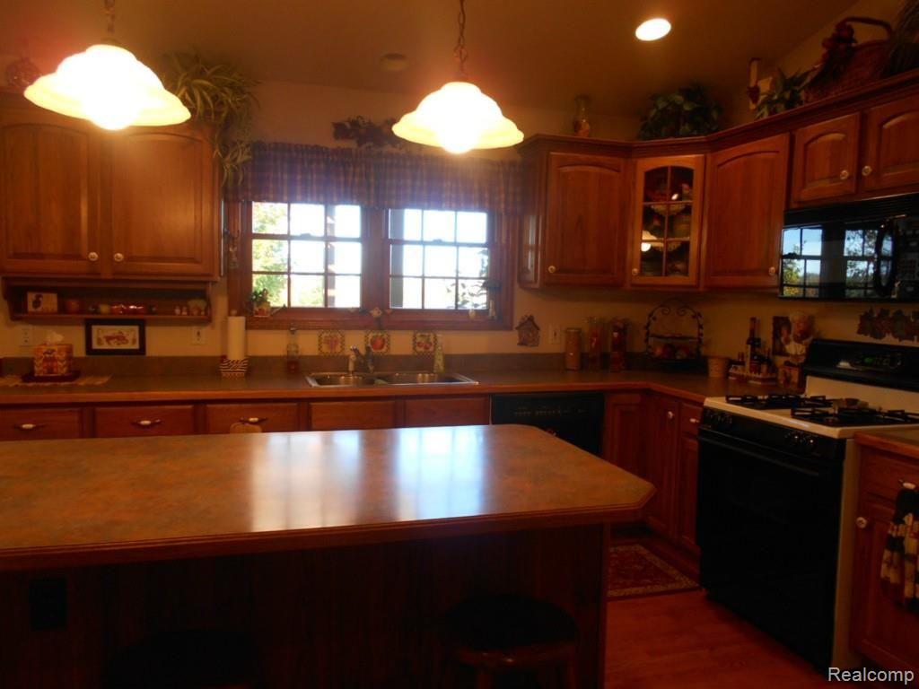 6065 Cedar Creek Road North Branch, MI 48461 - Photo 7 of 23 DSCN0916.jpg