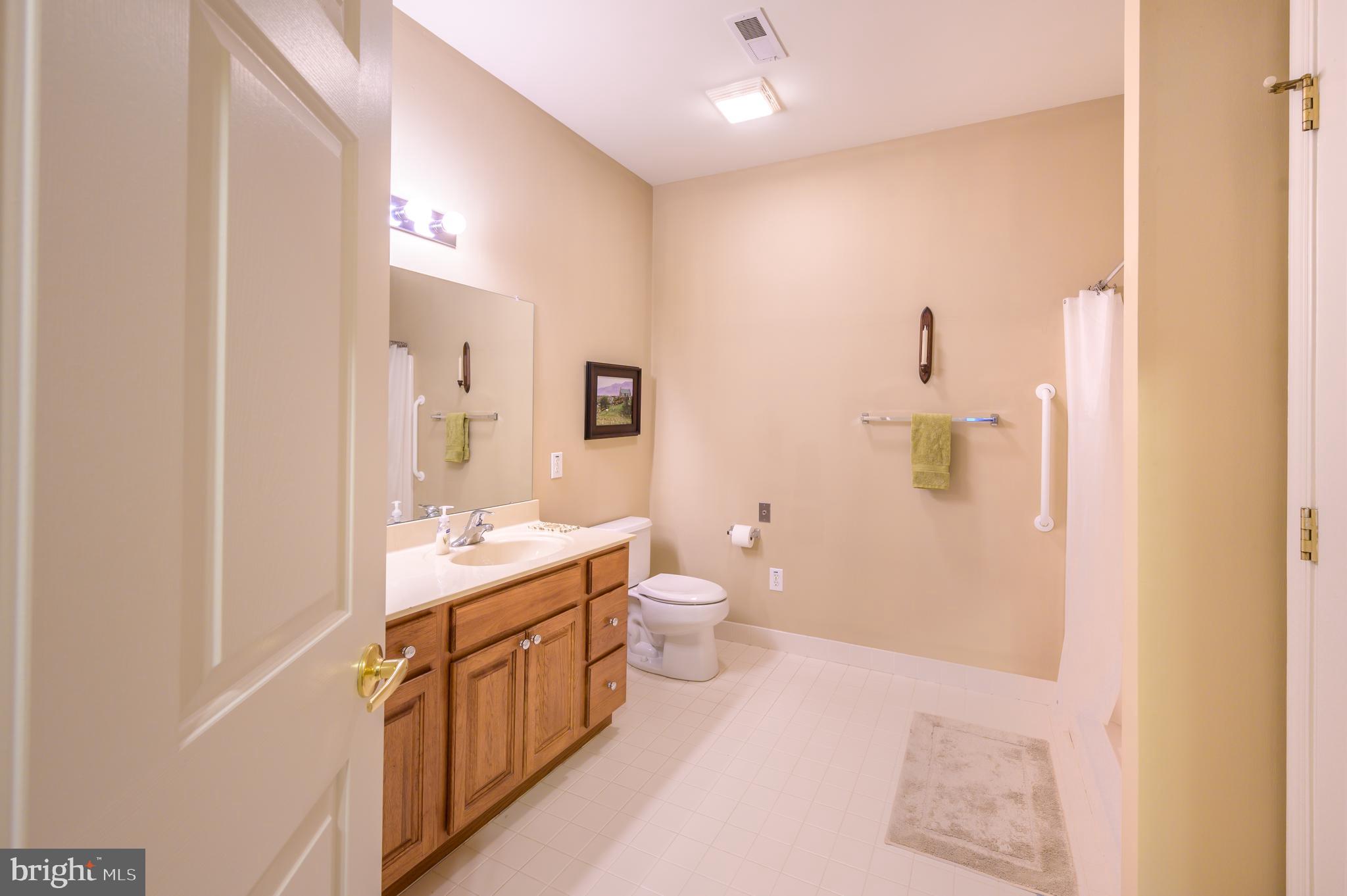 1625 Yorktown Road, Unit 52 Jamison, PA 18929 - Photo 15 of 23 Master Bath