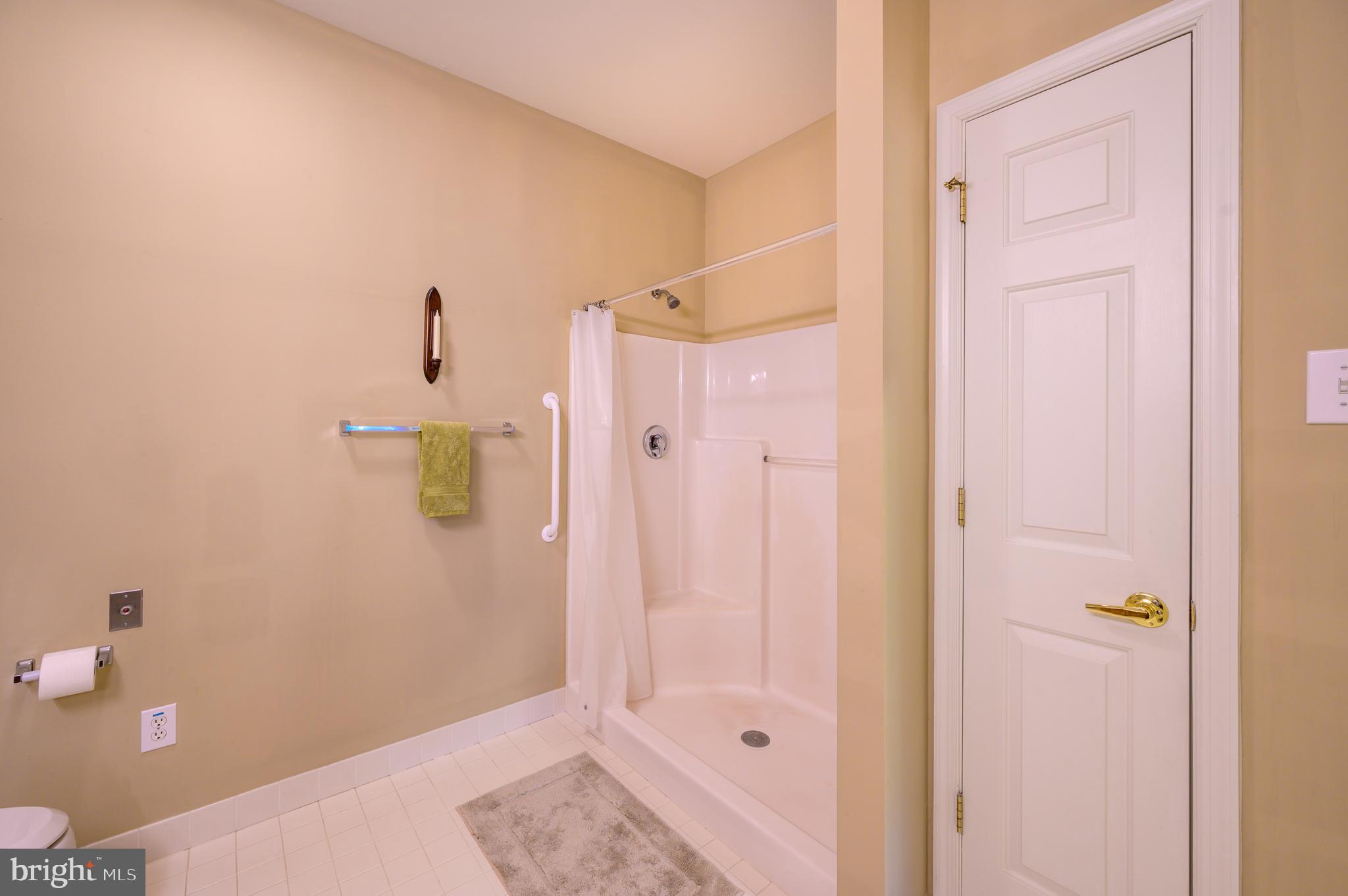 1625 Yorktown Road, Unit 52 Jamison, PA 18929 - Photo 16 of 23 Master Bath