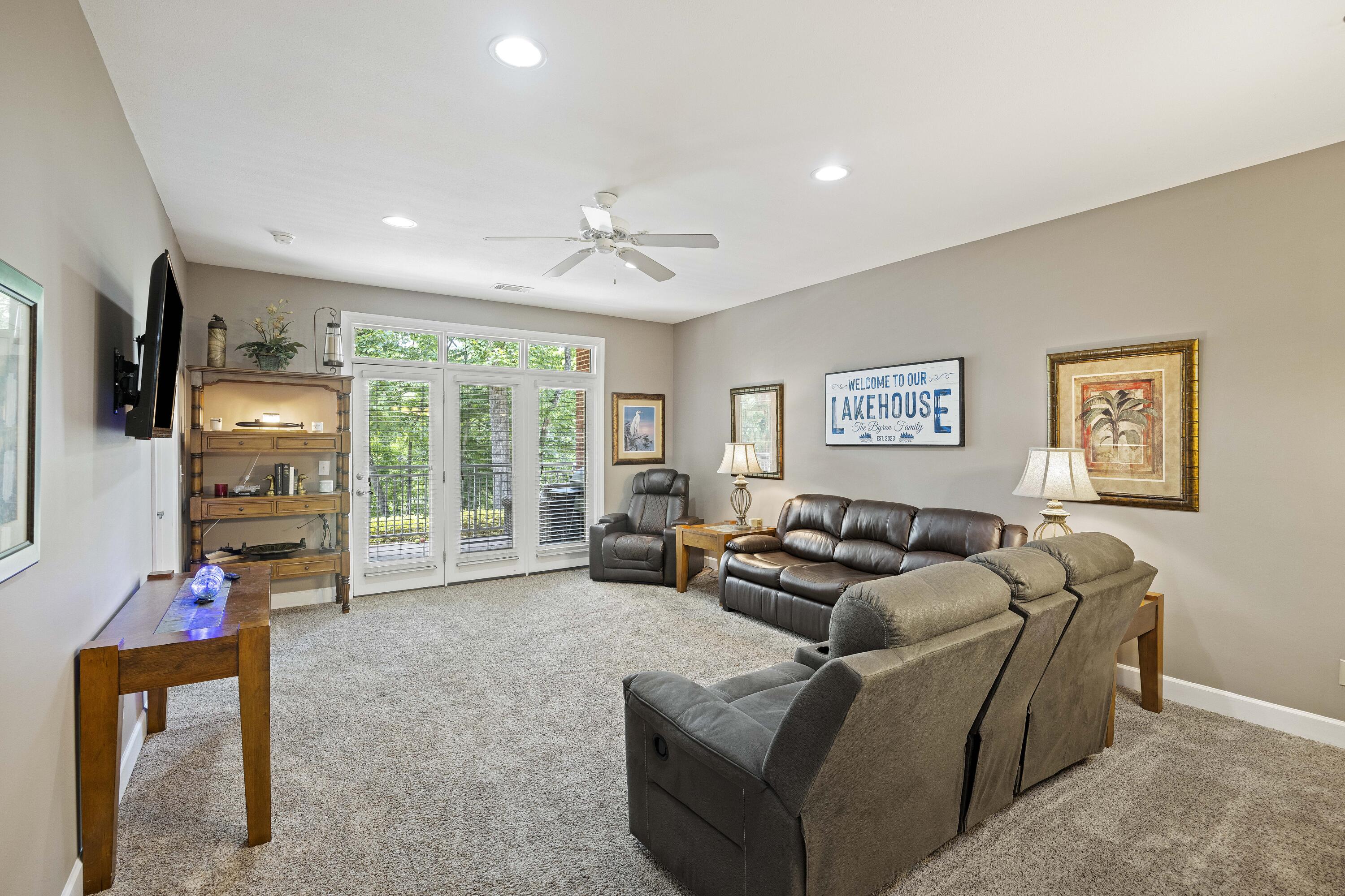 145 Ballard Lane Santee, SC 29142 - Photo 6 of 36 Great Room