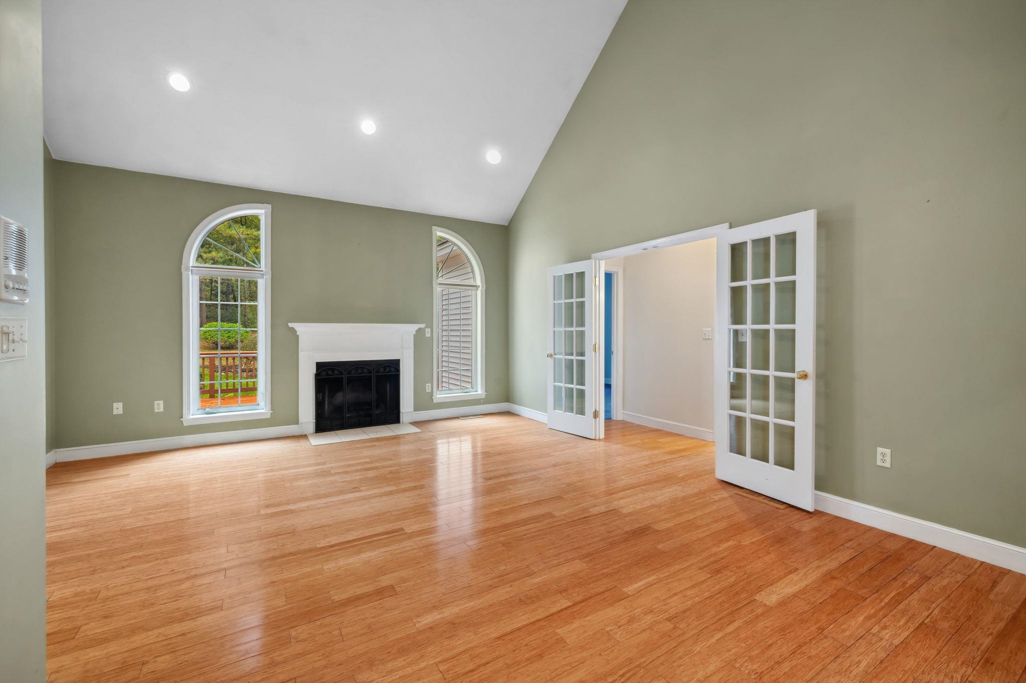 53 Searles Road Windham, NH 03087 - Photo 5 of 54