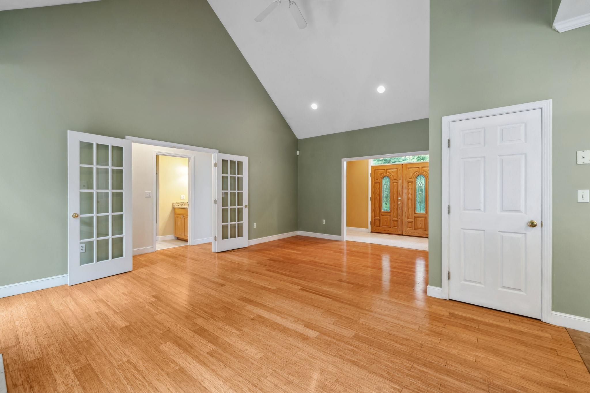 53 Searles Road Windham, NH 03087 - Photo 6 of 54