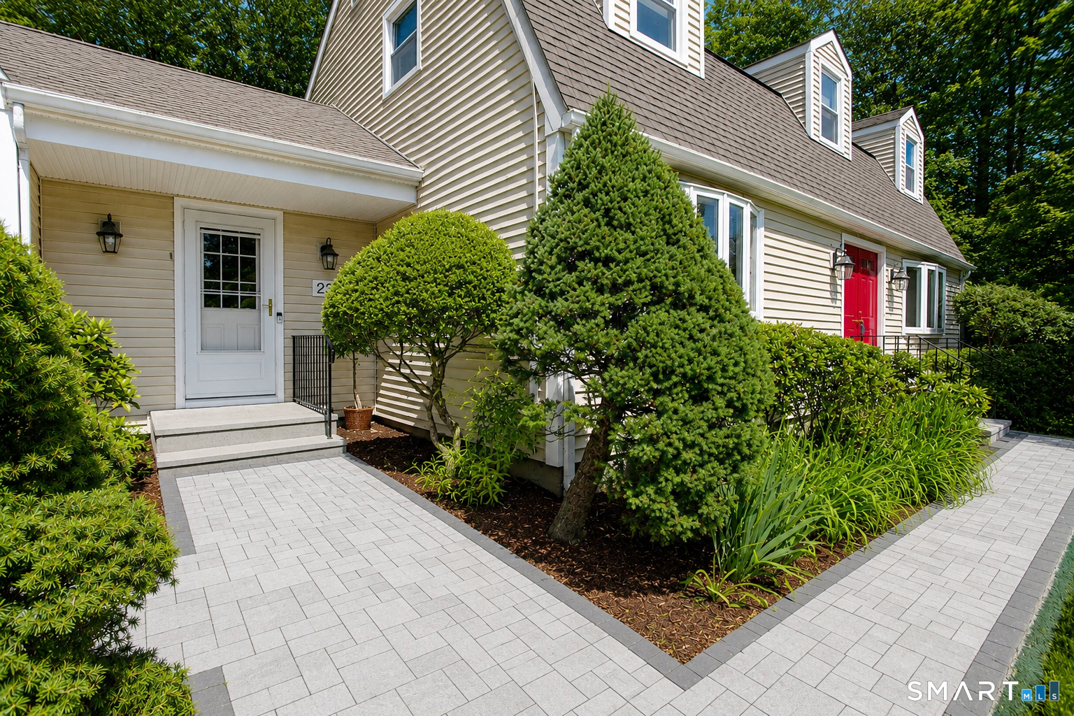 26 Rushleigh Road West Hartford, CT 06117 - Photo 3 of 40
