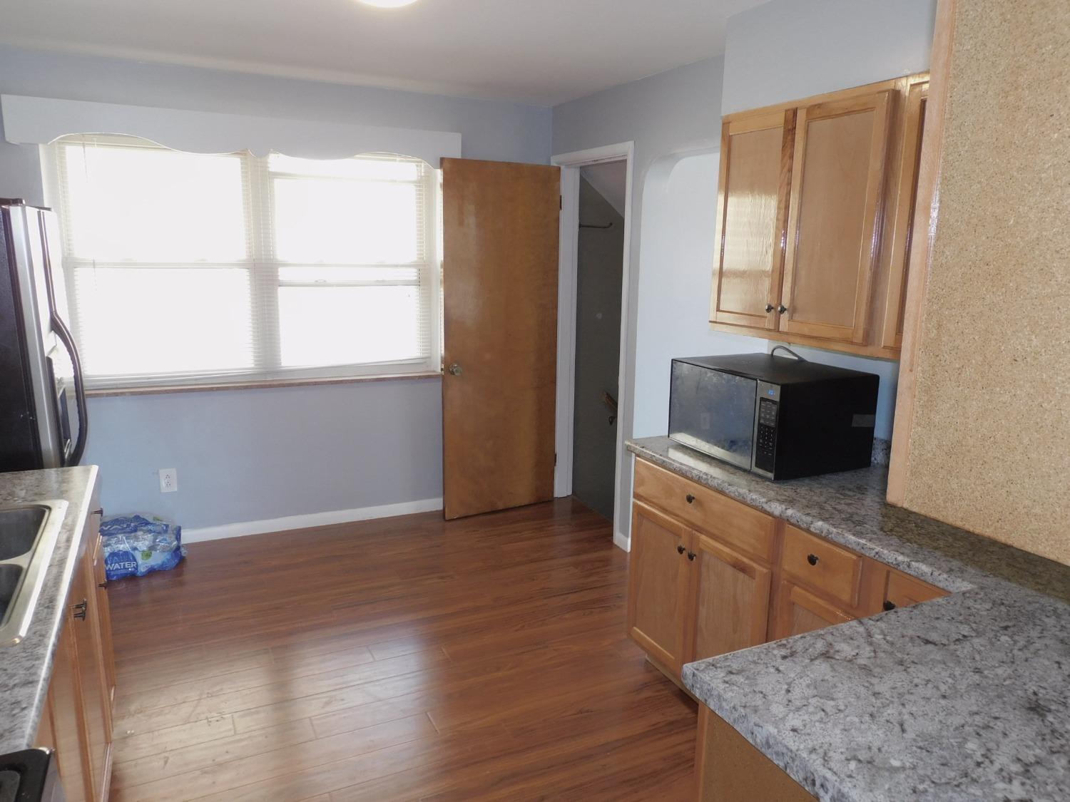 5916 Lawrence Road Cincinnati, OH 45248 - Photo 8 of 24