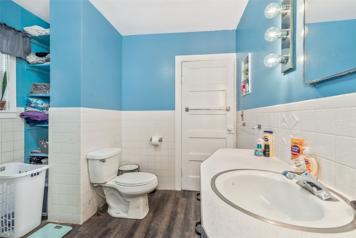 490 East Jefferson Avenue Hayden, CO 81639 - Photo 20 of 35 a bathroom with a sink a toilet and a large mirror