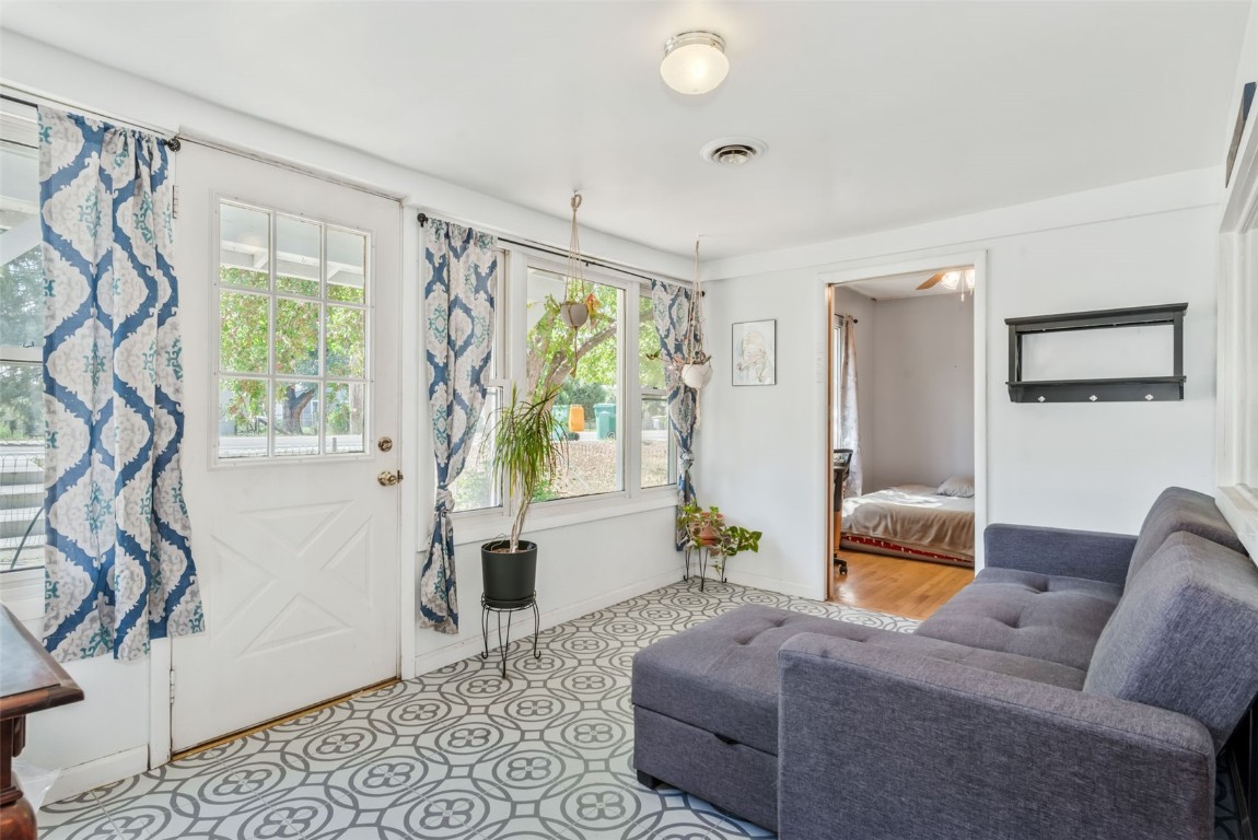 490 East Jefferson Avenue Hayden, CO 81639 - Photo 24 of 35 a living room with furniture and a window