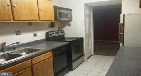 8001 Mandan Road, Unit T3 Greenbelt, MD 20770 - Photo 11 of 11 Kitchen