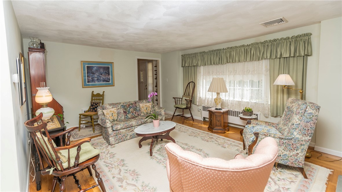 104 Chatham Road Cranston, RI 02920 - Photo 11 of 33