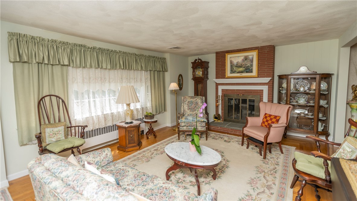 104 Chatham Road Cranston, RI 02920 - Photo 8 of 33