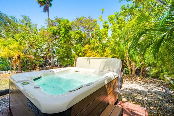 $1,199,000 | 17151 Marlin Drive, Sugarloaf, FL 33042