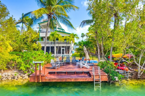 $1,199,000 | 17151 Marlin Drive, Sugarloaf, FL 33042