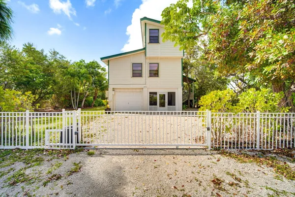 $1,199,000 | 17151 Marlin Drive, Sugarloaf, FL 33042