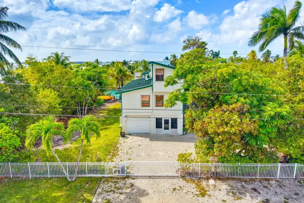 $1,199,000 | 17151 Marlin Drive, Sugarloaf, FL 33042