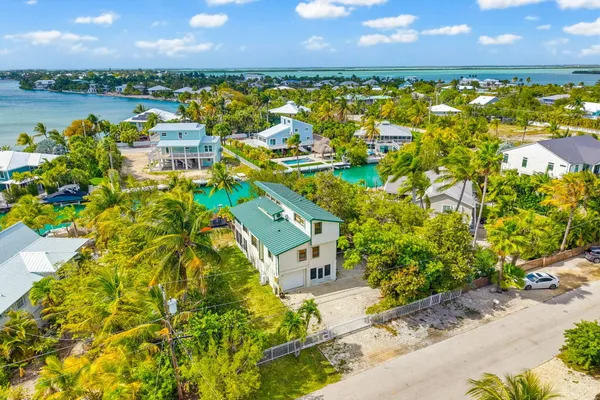 $1,199,000 | 17151 Marlin Drive, Sugarloaf, FL 33042