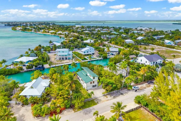 $1,199,000 | 17151 Marlin Drive, Sugarloaf, FL 33042