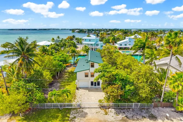 $1,199,000 | 17151 Marlin Drive, Sugarloaf, FL 33042