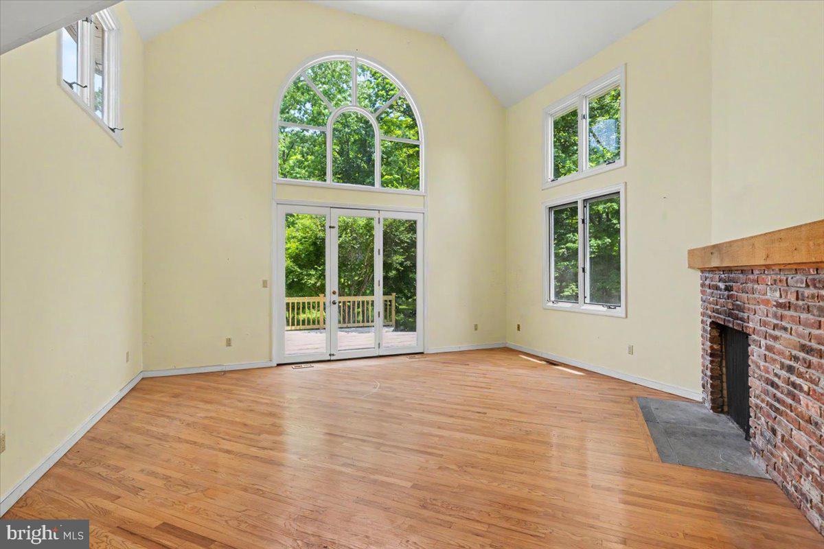 12 Upper Creek Road Stockton, NJ 08559 - Photo 24 of 37 Two story family room
