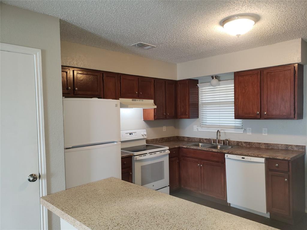644 South Rogers Road Irving, TX 75060 - Photo 6 of 19