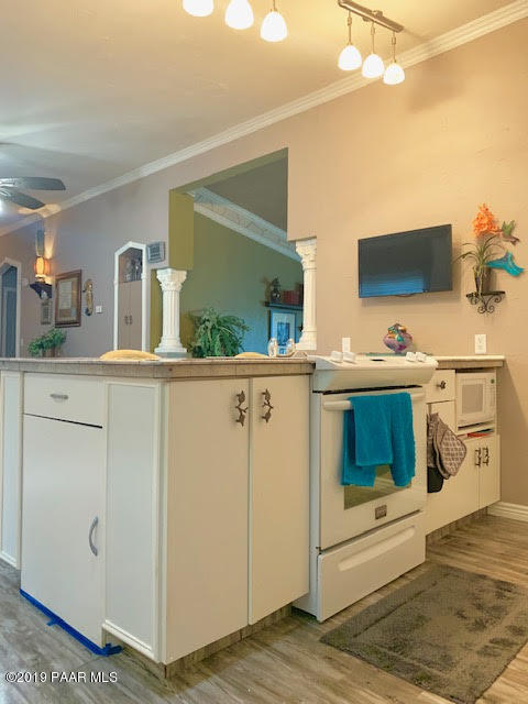 2254 Hillside Loop Road Prescott, AZ 86301 - Photo 15 of 42 Smoothe Surface Elec Range, Custom Cabin