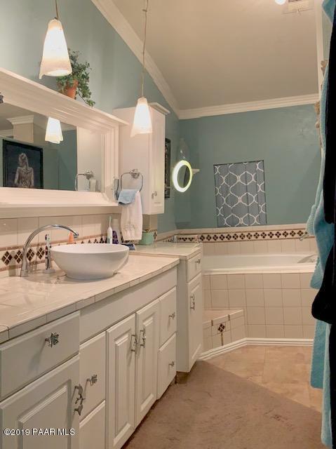 2254 Hillside Loop Road Prescott, AZ 86301 - Photo 29 of 42 Master Vanity & Jetted Tub