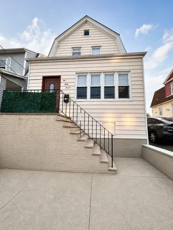 $3,700 | 167 Gates Avenue, Jersey City, NJ 07305