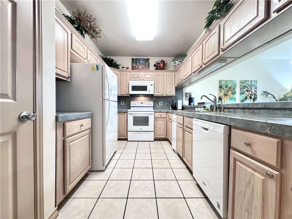 14427 Compass Street, Unit B11 Corpus Christi, TX 78418 - Photo 11 of 32