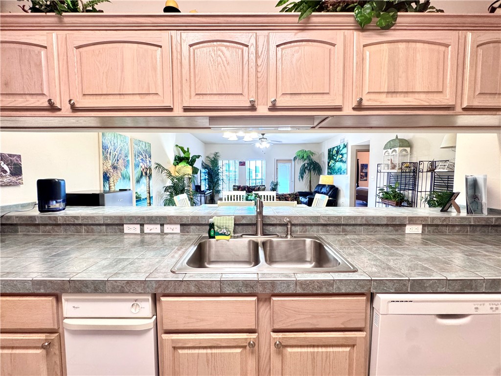 14427 Compass Street, Unit B11 Corpus Christi, TX 78418 - Photo 9 of 32