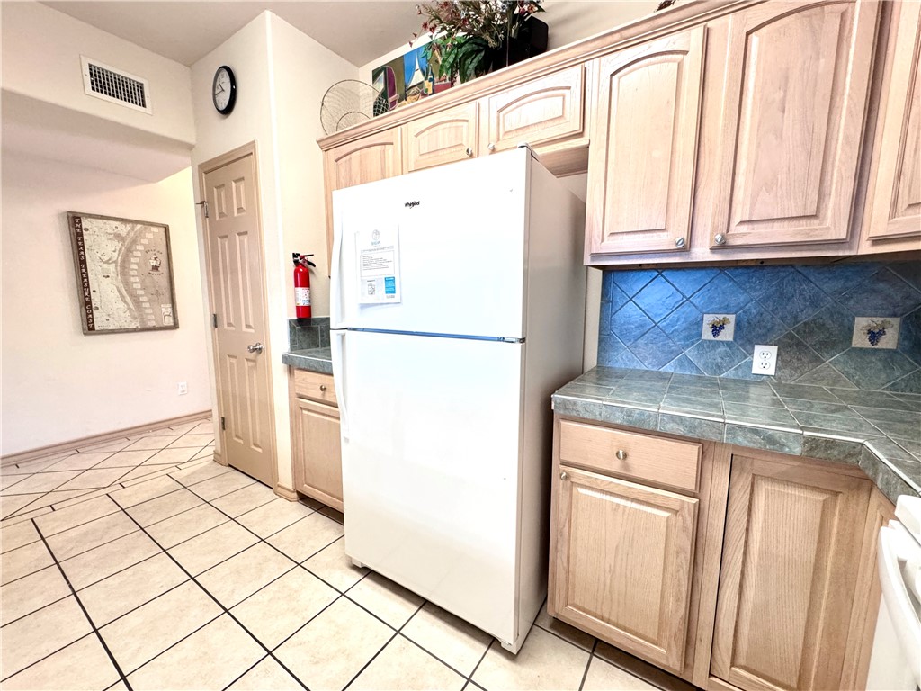 14427 Compass Street, Unit B11 Corpus Christi, TX 78418 - Photo 10 of 32