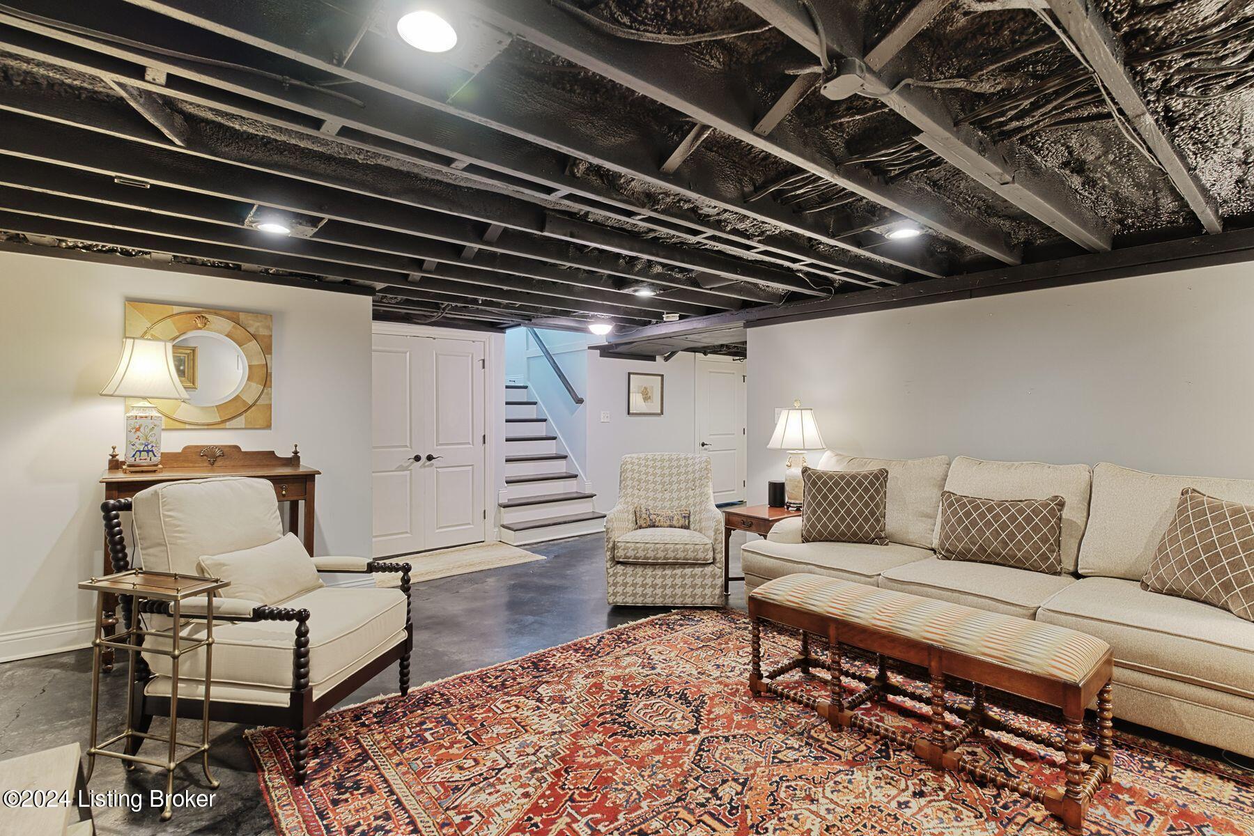 411 Iola Road Louisville, KY 40207 - Photo 26 of 40 photo_online_026