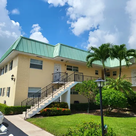 $2,350 | 23 Colonial Club Drive, Unit 200, Boynton Beach, FL 33435