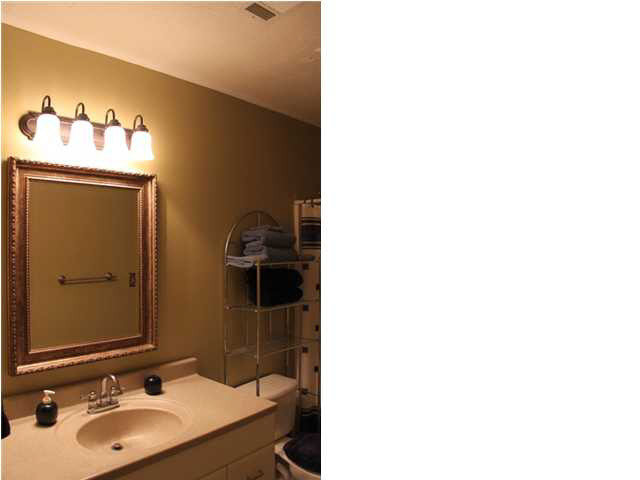 141 Ridgefield Drive Madison, MS 39110 - Photo 14 of 19 3rd Bathroom Upstairs