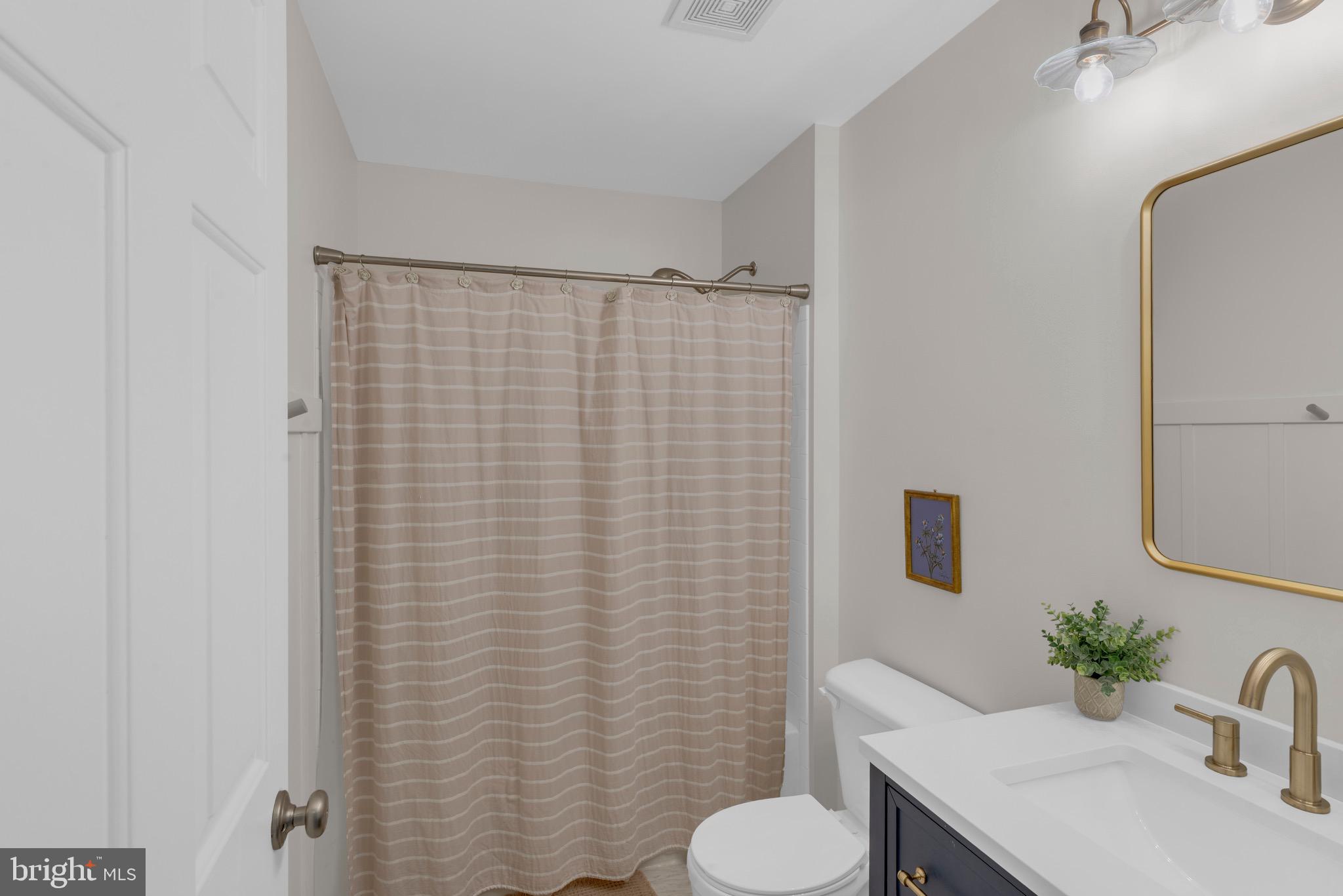 1802 Adams Way Jamison, PA 18929 - Photo 22 of 34 Full Hall Bath