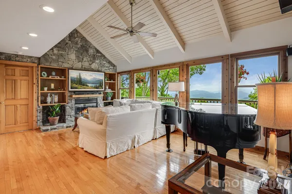 $899,000 | 61 Ivy Ridge Road, Burnsville, NC 28714