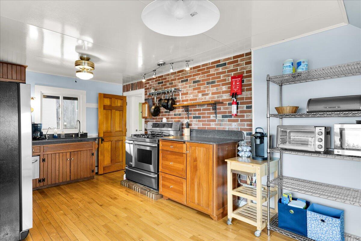 86 Water Street Castine, ME 04421 - Photo 19 of 65 14-86 Water St. (10 of 64)