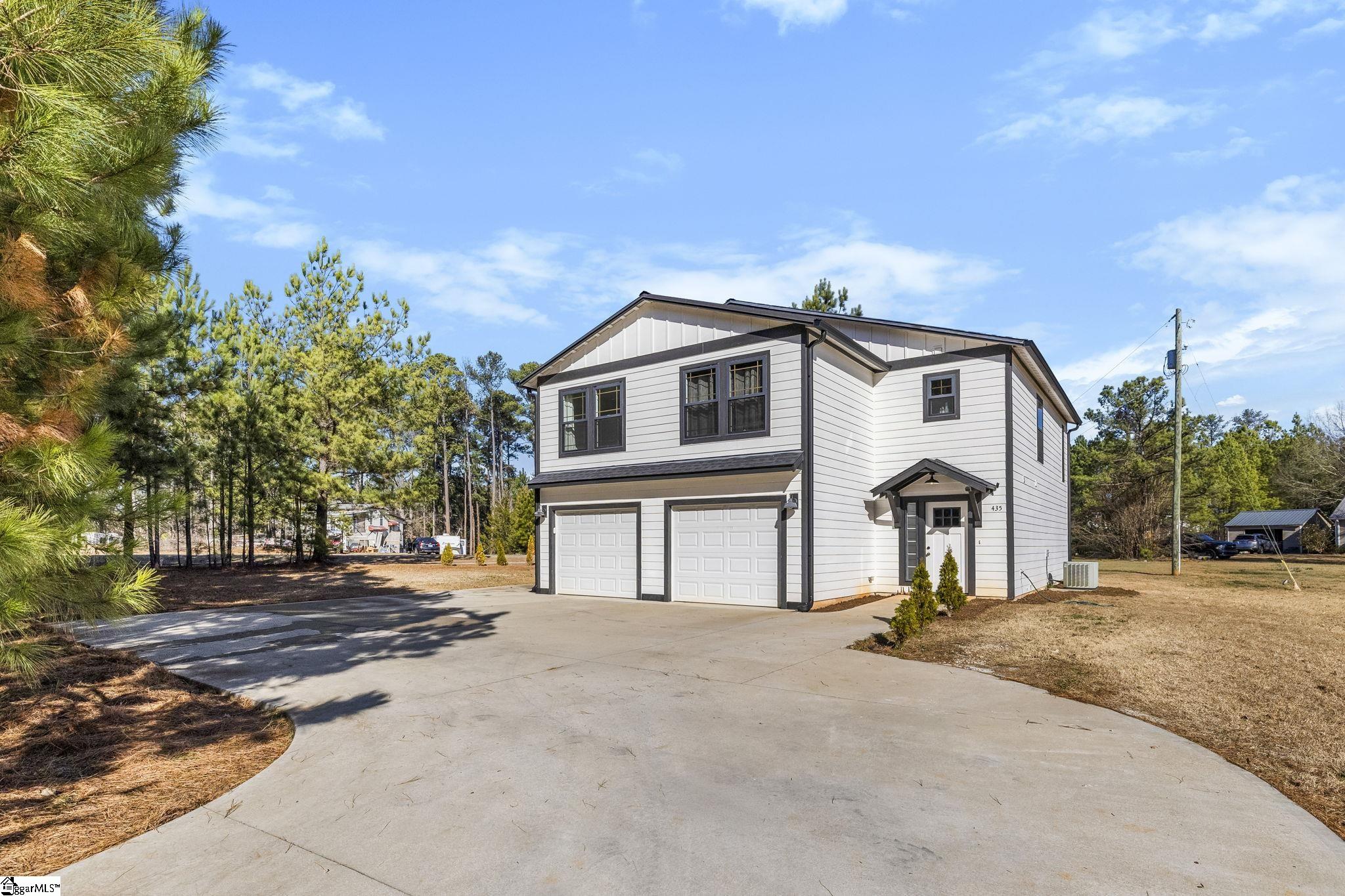 433 Burns Road Spartanburg, SC 29307 - Photo 3 of 32