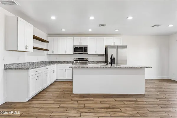 $2,400 | 55 North Santa Barbara, Mesa, AZ 85201