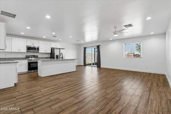 $2,400 | 55 North Santa Barbara, Mesa, AZ 85201