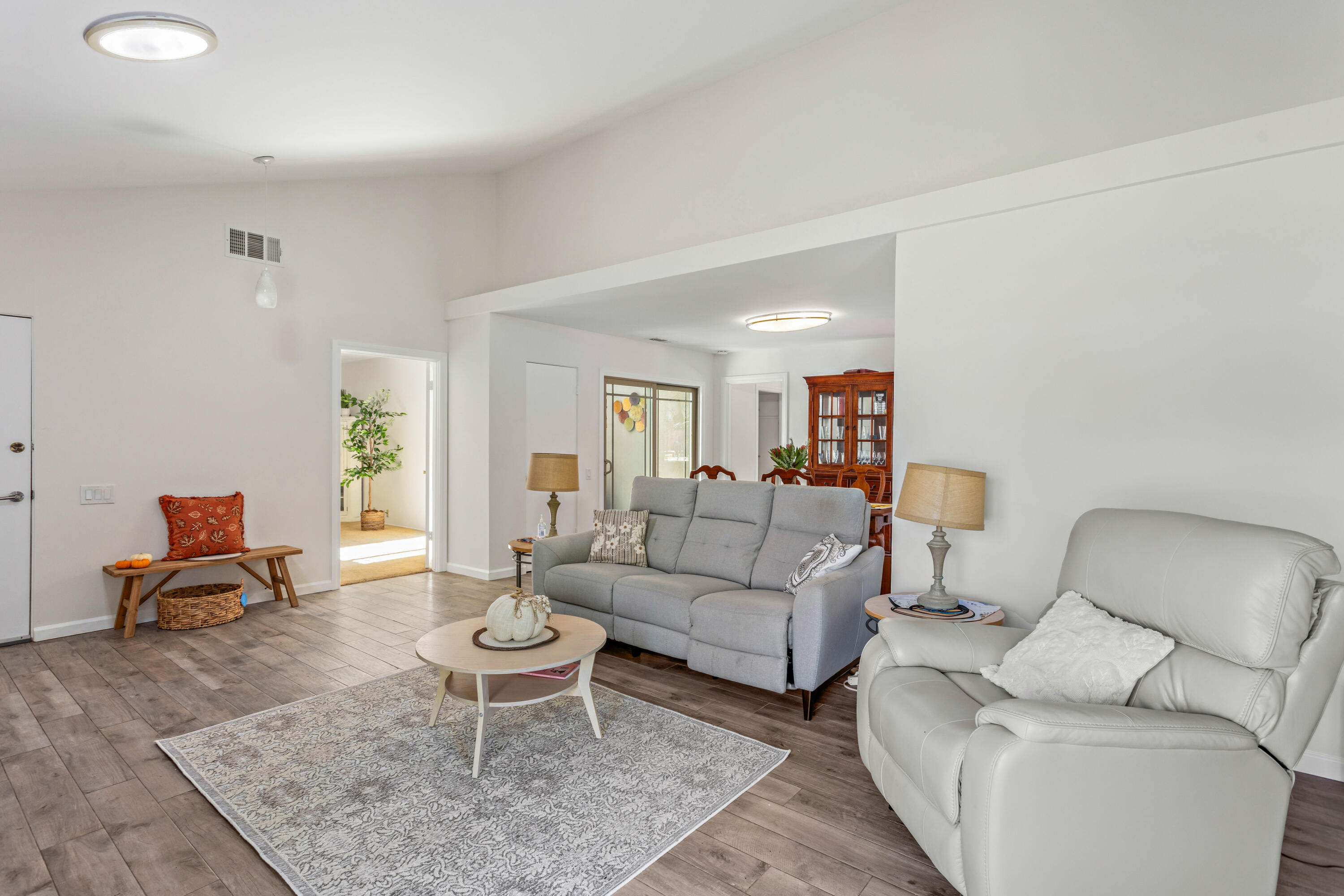 7295 Georgetown Road Goleta, CA 93117 - Photo 5 of 25 Living room