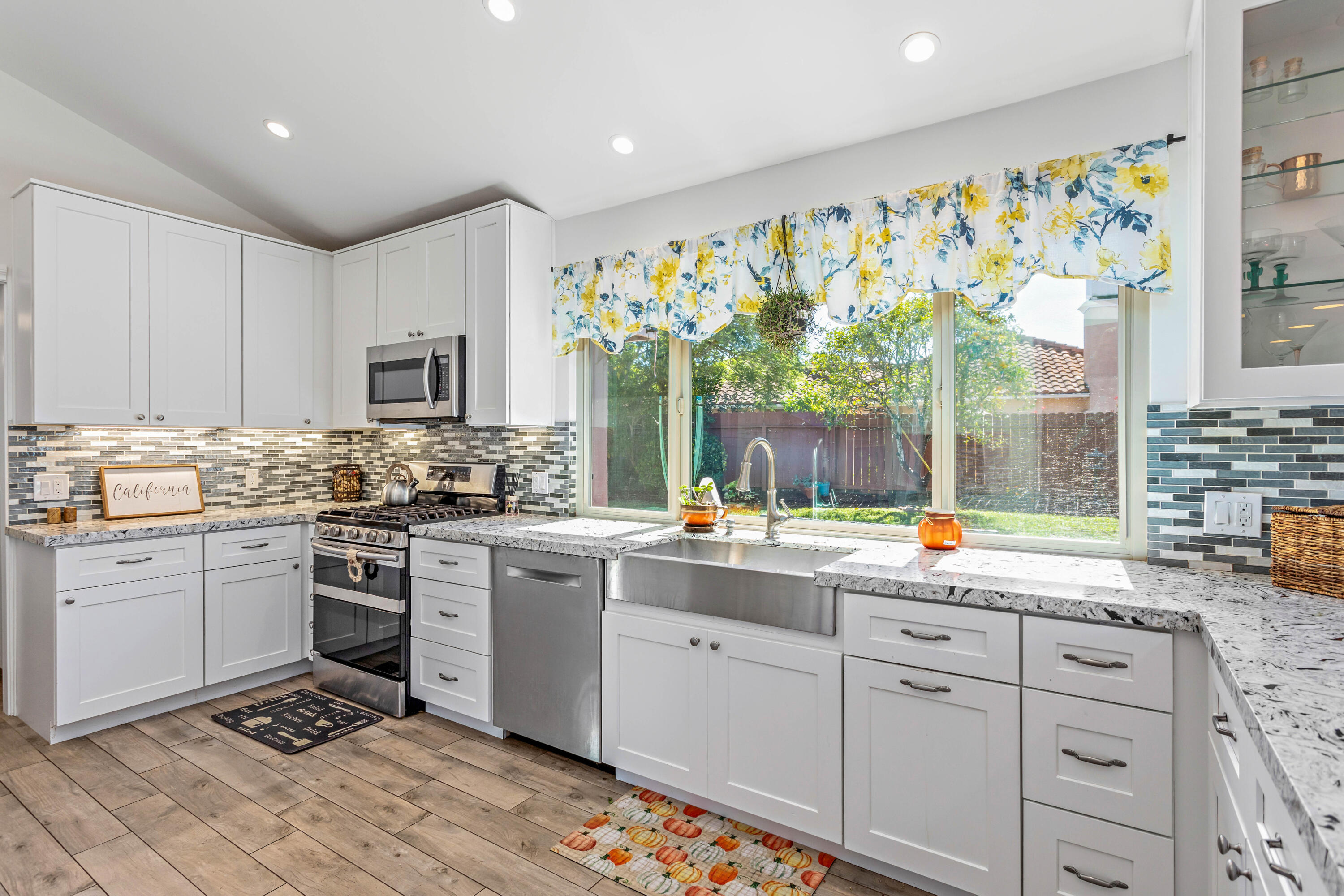7295 Georgetown Road Goleta, CA 93117 - Photo 8 of 25 Kitchen toward backyard