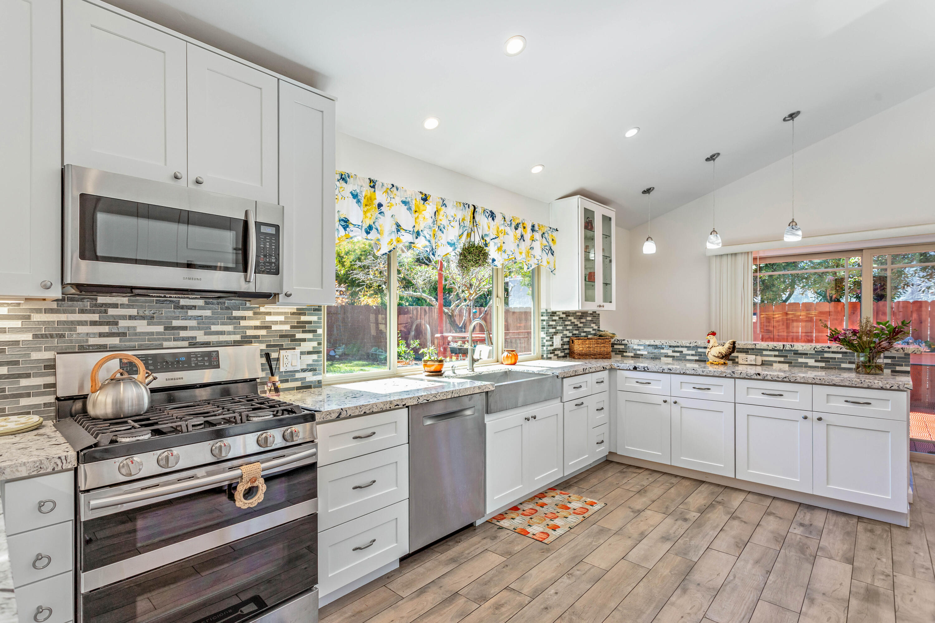 7295 Georgetown Road Goleta, CA 93117 - Photo 9 of 25 Kitchen