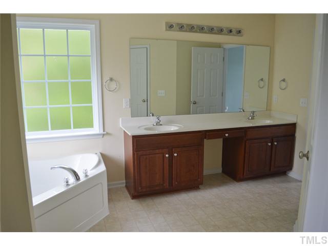 1445 Shady Rise Glen Raleigh, NC 27603 - Photo 9 of 13 Gallery Image 9