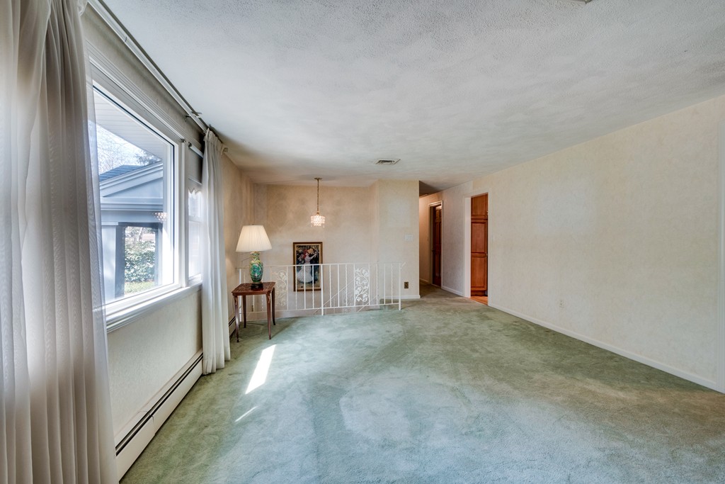 55 Cliff Road Waltham, MA 02452 - Photo 8 of 27 Gallery Image 8