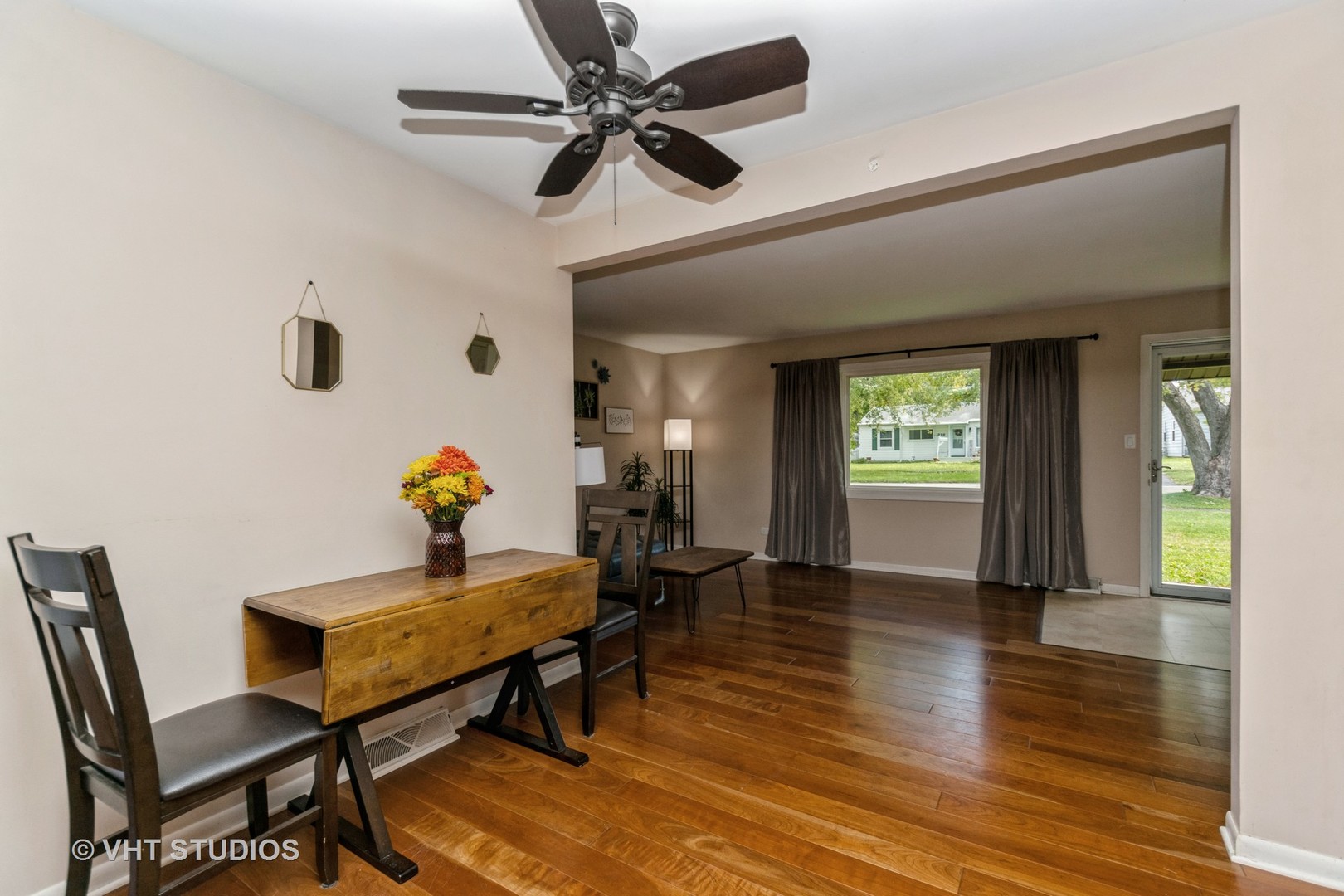 317 Stuart Road Lockport, IL 60441 - Photo 3 of 16 a view of a livingroom with furniture and a chandelier fan
