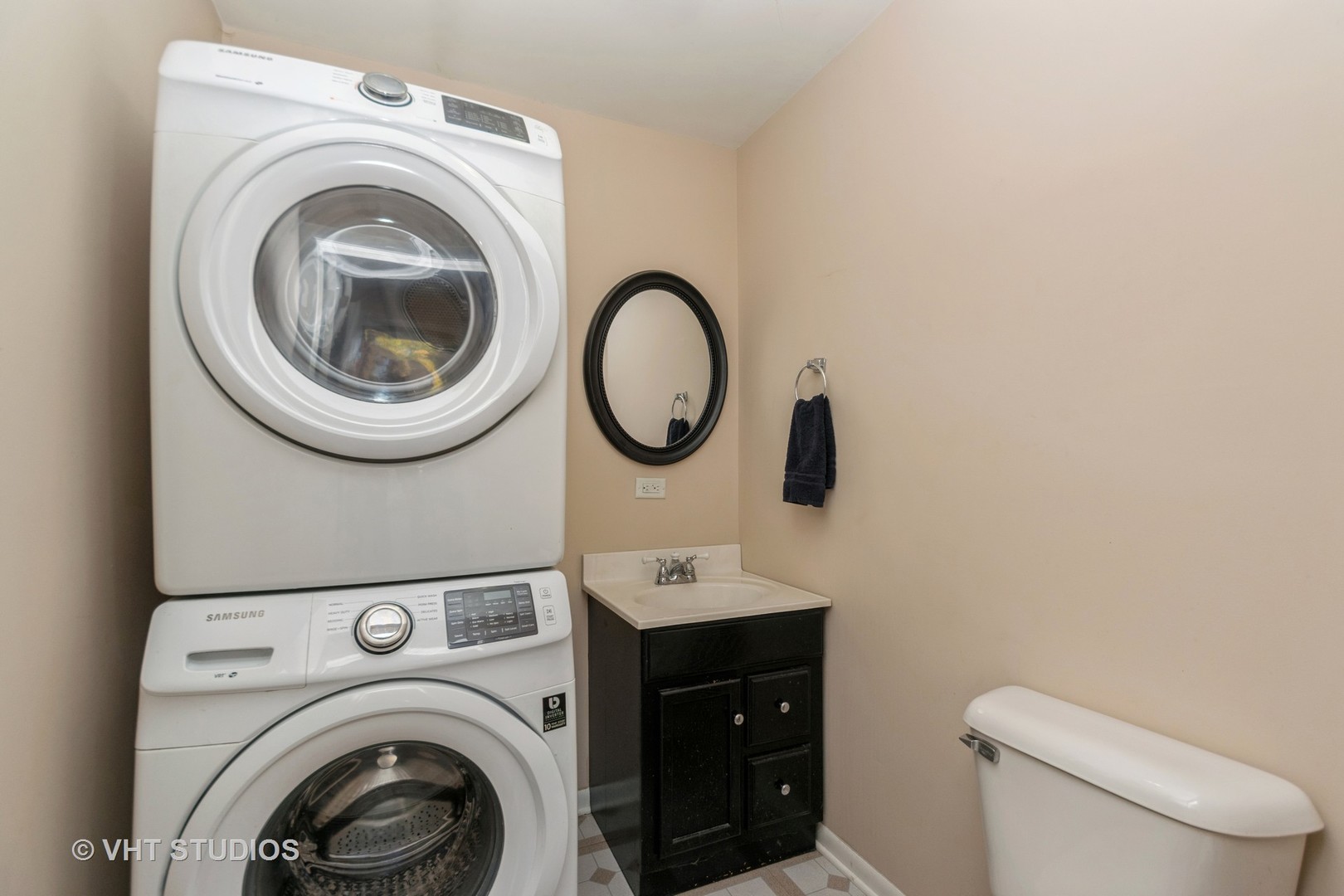 317 Stuart Road Lockport, IL 60441 - Photo 8 of 16 a bathroom with a toilet and a sink