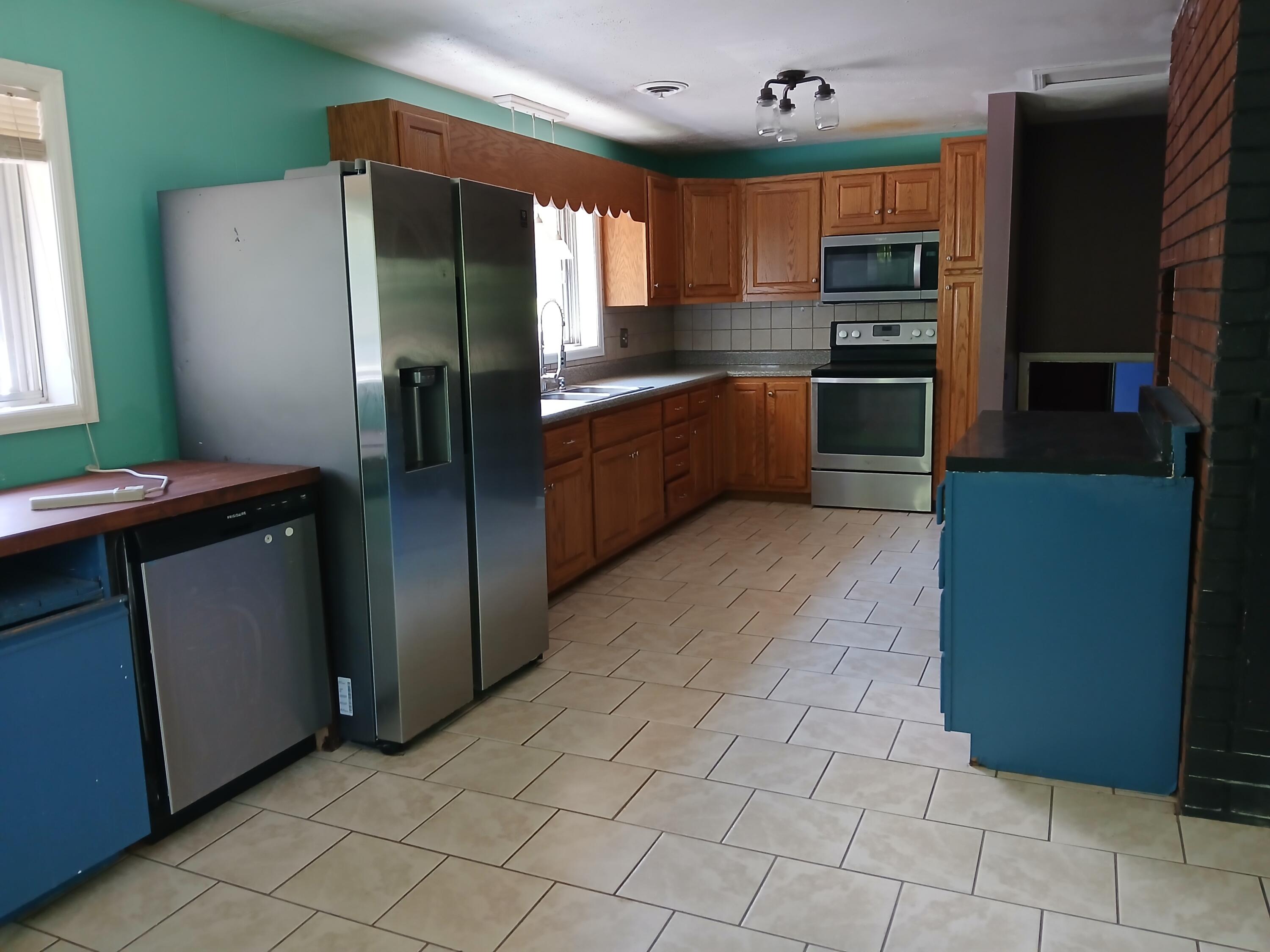 6936 Plantation Road Roanoke, VA 24019 - Photo 2 of 12 20260507_160405