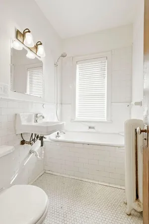 $995 | 220 East 19th Street, Unit 201, Minneapolis, MN 55403