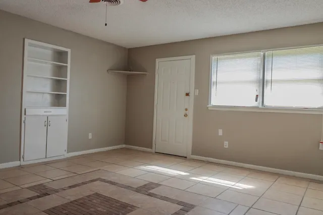 $975 | 2005 43rd Street, Lubbock, TX 79412