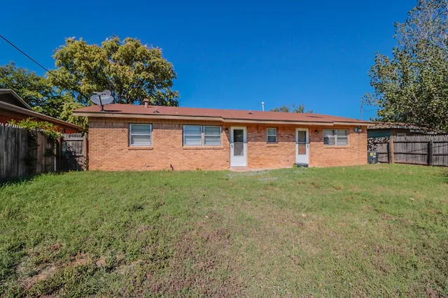 $975 | 2005 43rd Street, Lubbock, TX 79412