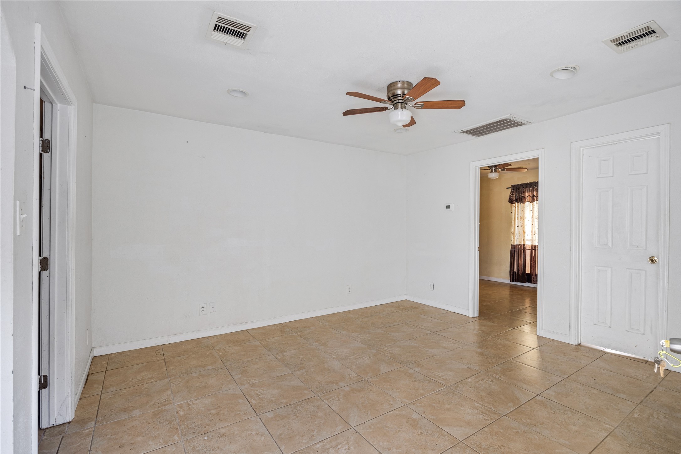 11018 Clark Road Houston, TX 77076 - Photo 15 of 25